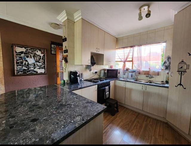 2 BEDROOM PROPERTY TO RENT IN BRENTWOOD PARK